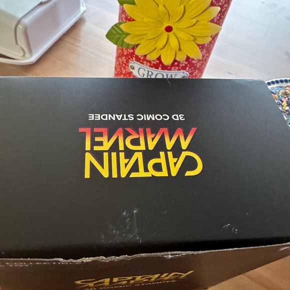 New in box captain marvel 3d standee - Picture 4 of 4